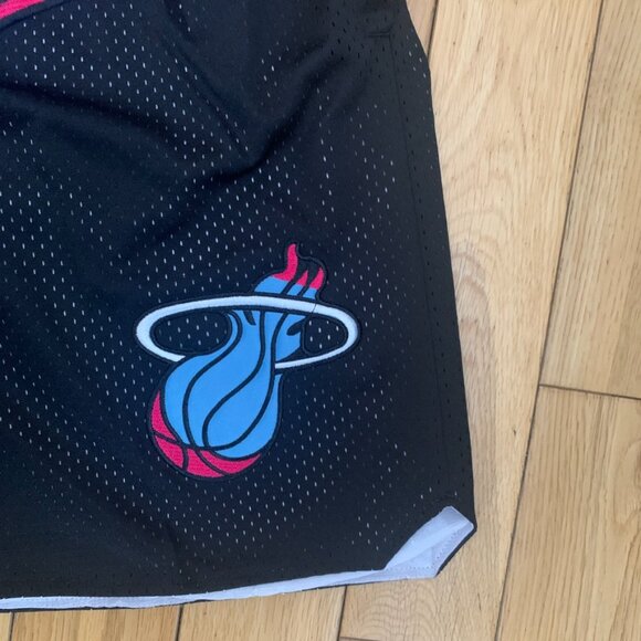 Miami Heat Just Don Basketball Shorts men’s Small stitched black pink blue USA - Picture 2 of 8
